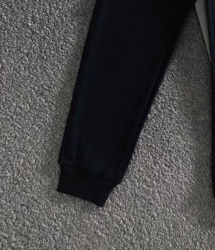 🅿️420 [LV Louis Vuitton] (Fat Man Gospel) hot-selling suit is coming. Focus on the original version of the official website. 2025 new hot-selling cardigan sweater suit. The original order is the best. 🇭🇰The meticulous work of top designers is dedicated to a fitting and perfect upper body effect. All-natural high-quality Roman cotton 100%, close-fitting comfort, noble and elegant! Original hardware embodies elegance and nobility! Counter size: M-5XL (maximum wear up to 220 pounds)